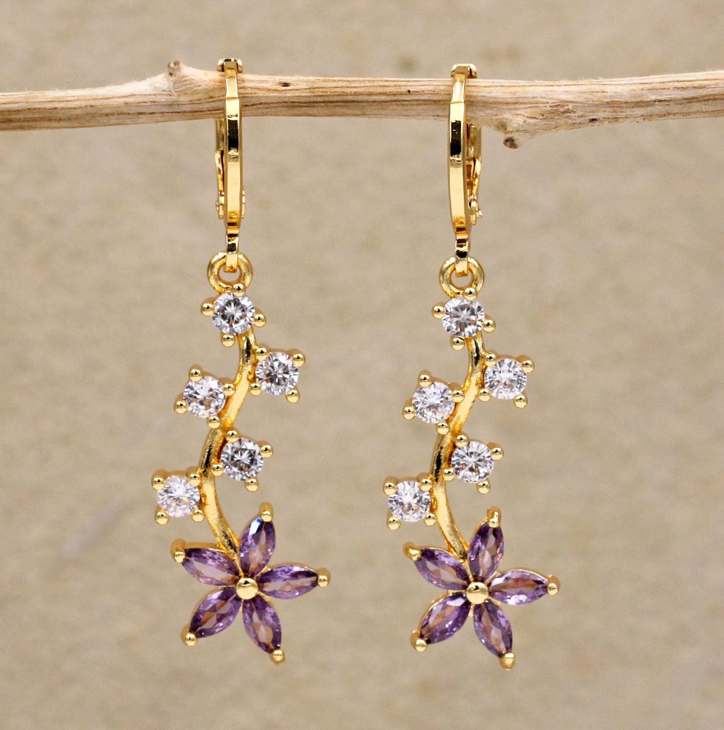 Manufacturer  18K Gold Plated, 4 Pairs Dangle Earrings Set for Women, Flower/Heart/Animal/Pearl Drop earrings, Hypoallergenic Cubic Zirconia Earrings, Lightweight, Party, gold earrings, Jewelry for Gifts, Fashion  earring