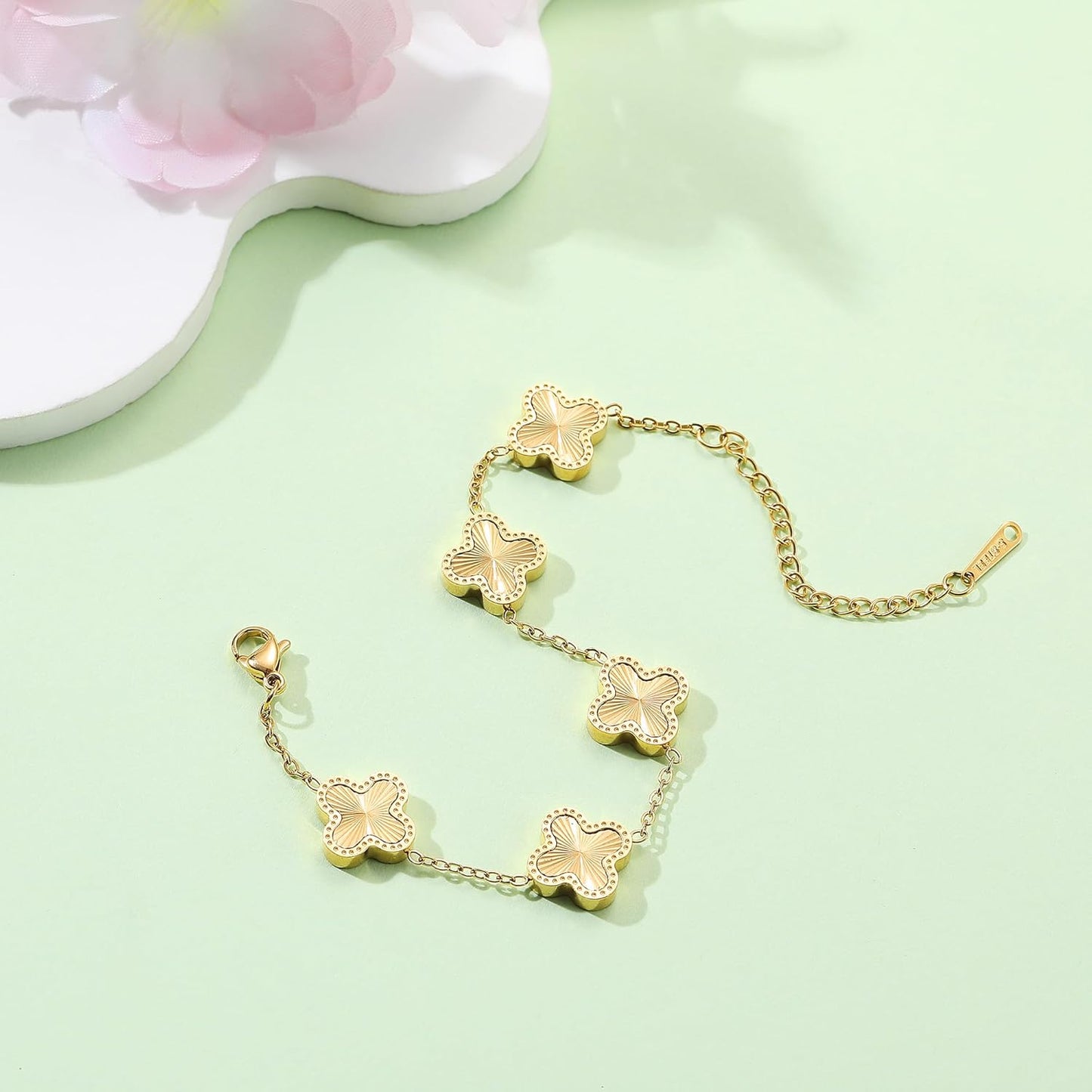 Manufacturer  18K Gold Plated Clover Bracelet Dupes Gold Lucky Bracelet for Women Flower Four Leaf Bracelets Danity Jewelry Gifts for Women  bracelets