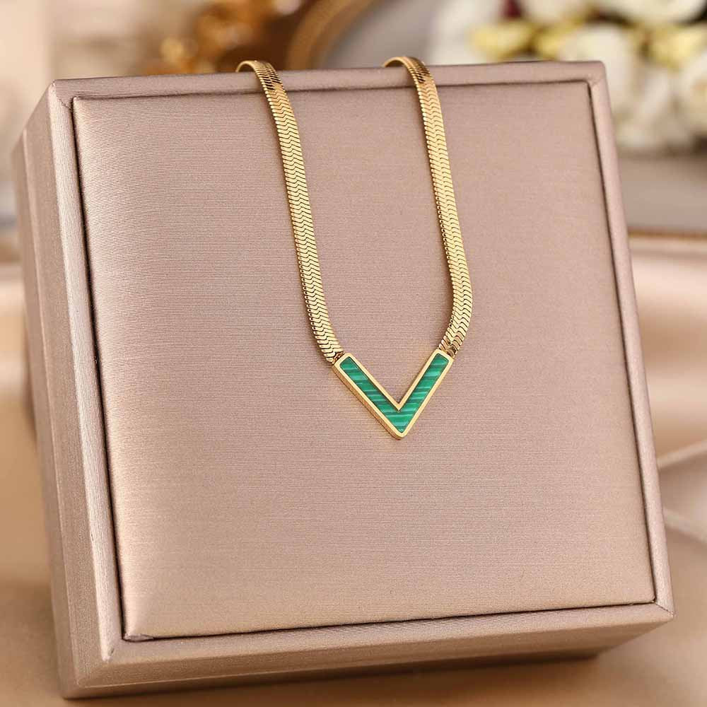 Hot-selling titanium steel necklace women's light luxury high-end sense V-shaped flat snake chain retro personalized jewelry does not fade
