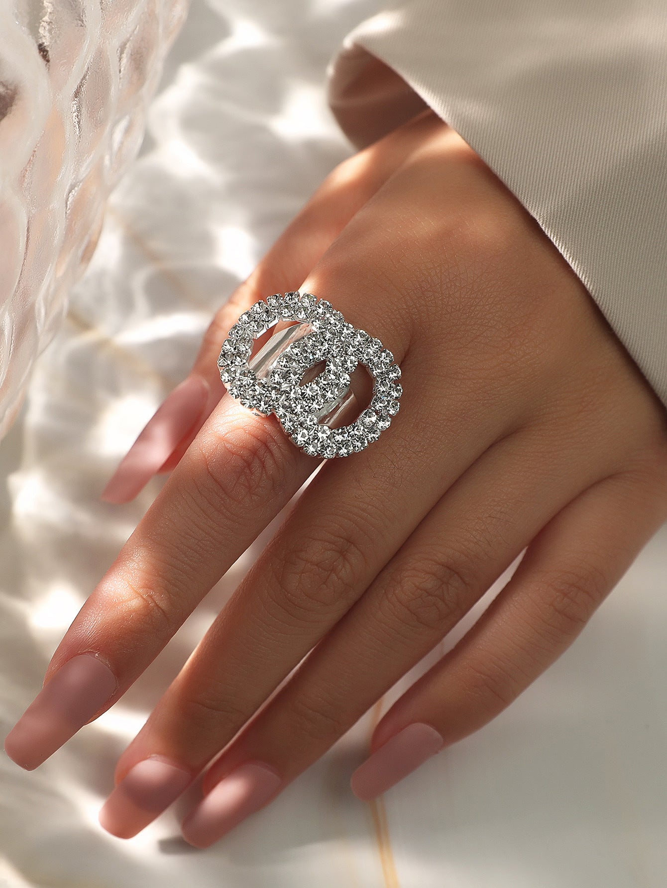 Europe, America, high-end shiny rhinestone rings women, geometric design square crystal ring ring ring