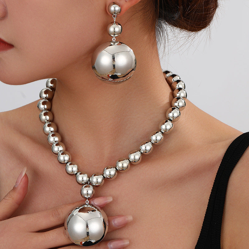 European and American jewelry geometric exaggerated large round beads love pendant punk beaded collar collarbone chain necklace women