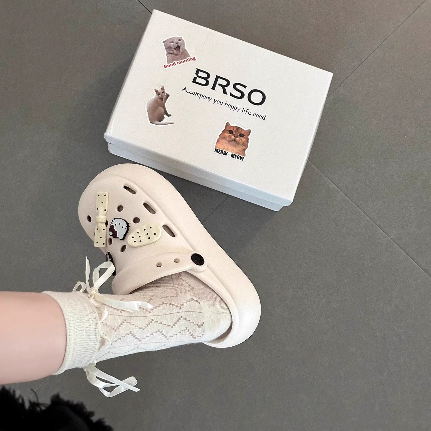 Hole shoes shoe flower cartoon DIY cute bow women KT cat shoes summer decorative accessories  head half slippers