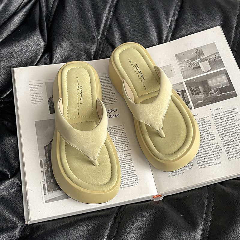 Fashion Internet celebrity popular thick-soled flip-flops women's summer wear  new versatile casual soft-soled cool slippers