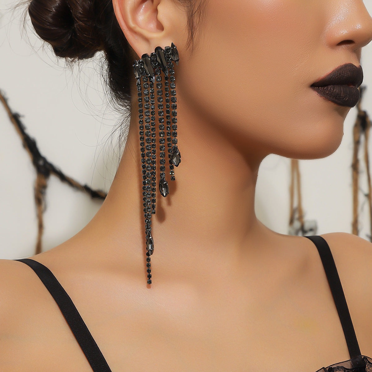 European and American catwalk performances, high-end exaggerated rhinestone long fringed earrings, flash diamond stud earrings, earrings, women's earrings