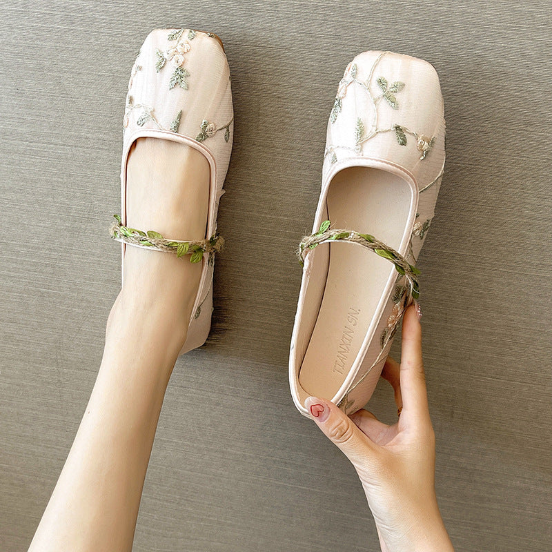 New Chinese single shoes antique embroidered shoes versatile Mary Jane single shoes women's cheongsam Han element tea art Hanfu shoes children  beanie shoes