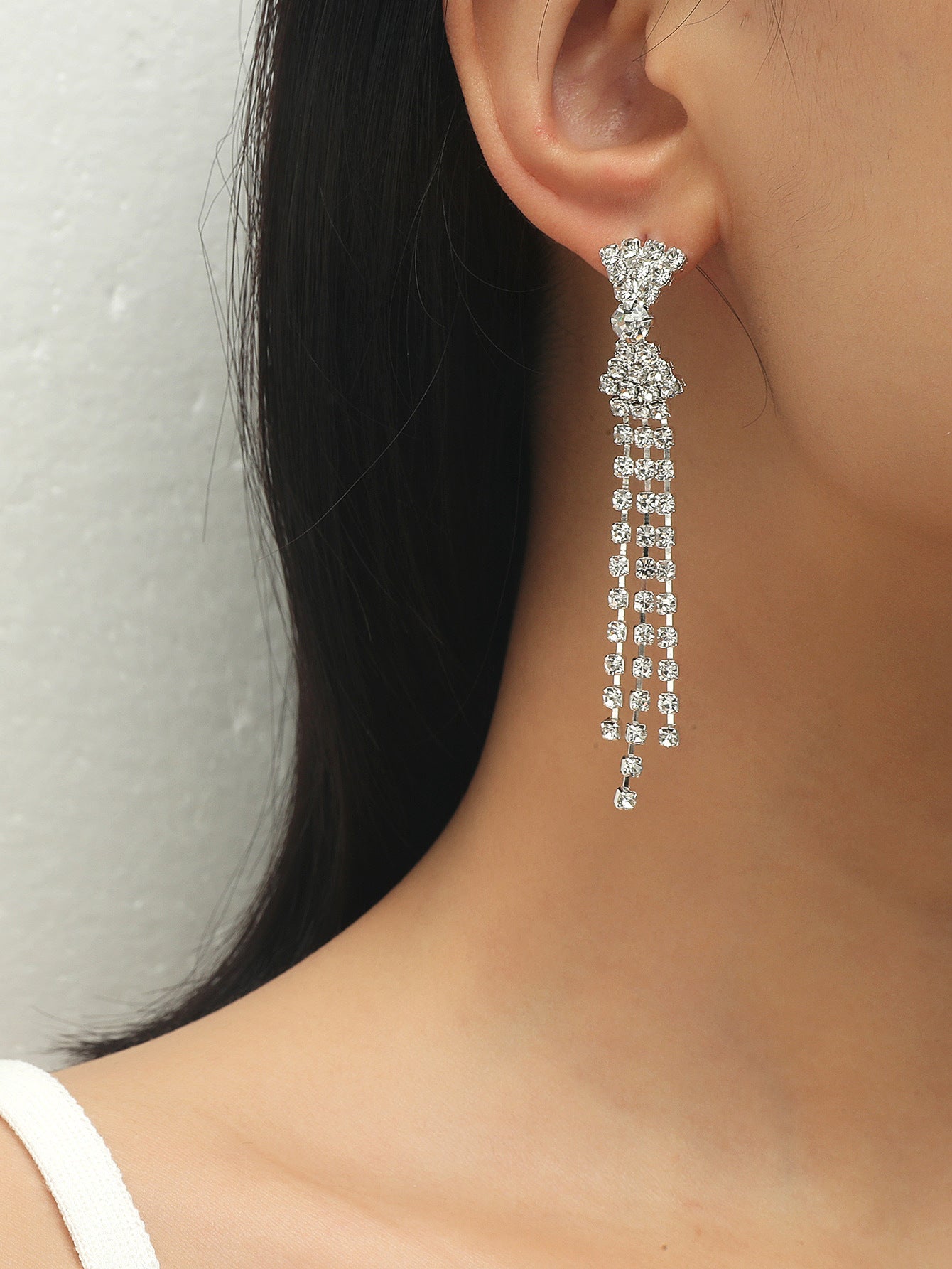 Machika high-end super flash full diamond long fringed earrings women's fashion temperament rhinestone ear jewelry earrings