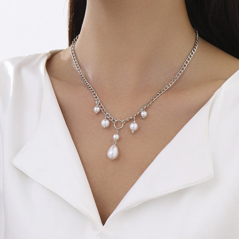 European and American niche high-end light luxury items, personalized festival collarbone chain, women's simple pearl necklace