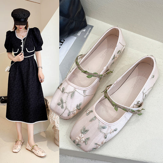 New Chinese single shoes antique embroidered shoes versatile Mary Jane single shoes women's cheongsam Han element tea art Hanfu shoes children  beanie shoes