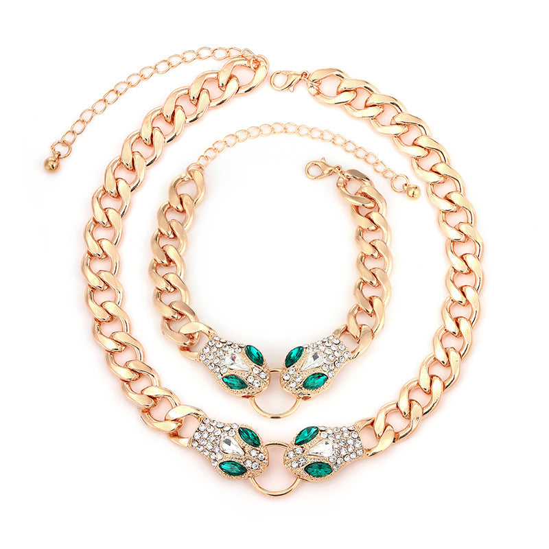 New European and American fashion women's necklaces, high-end accessories, snake head diamond-encrusted light luxury design, holiday party gifts