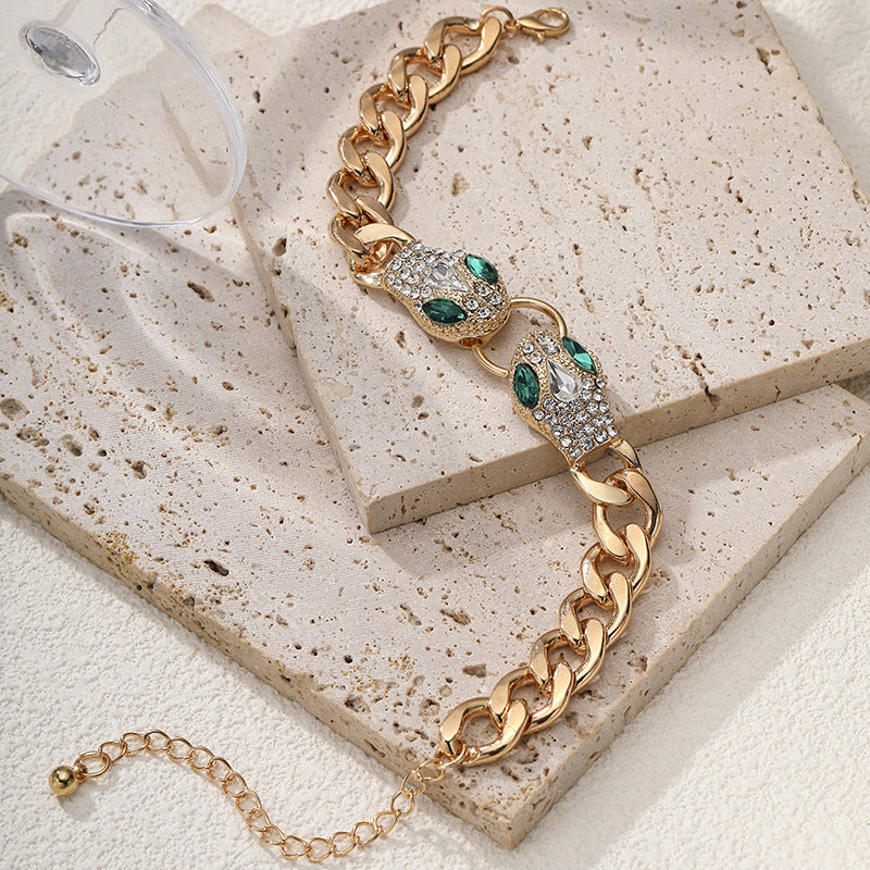 New European and American fashion women's necklaces, high-end accessories, snake head diamond-encrusted light luxury design, holiday party gifts