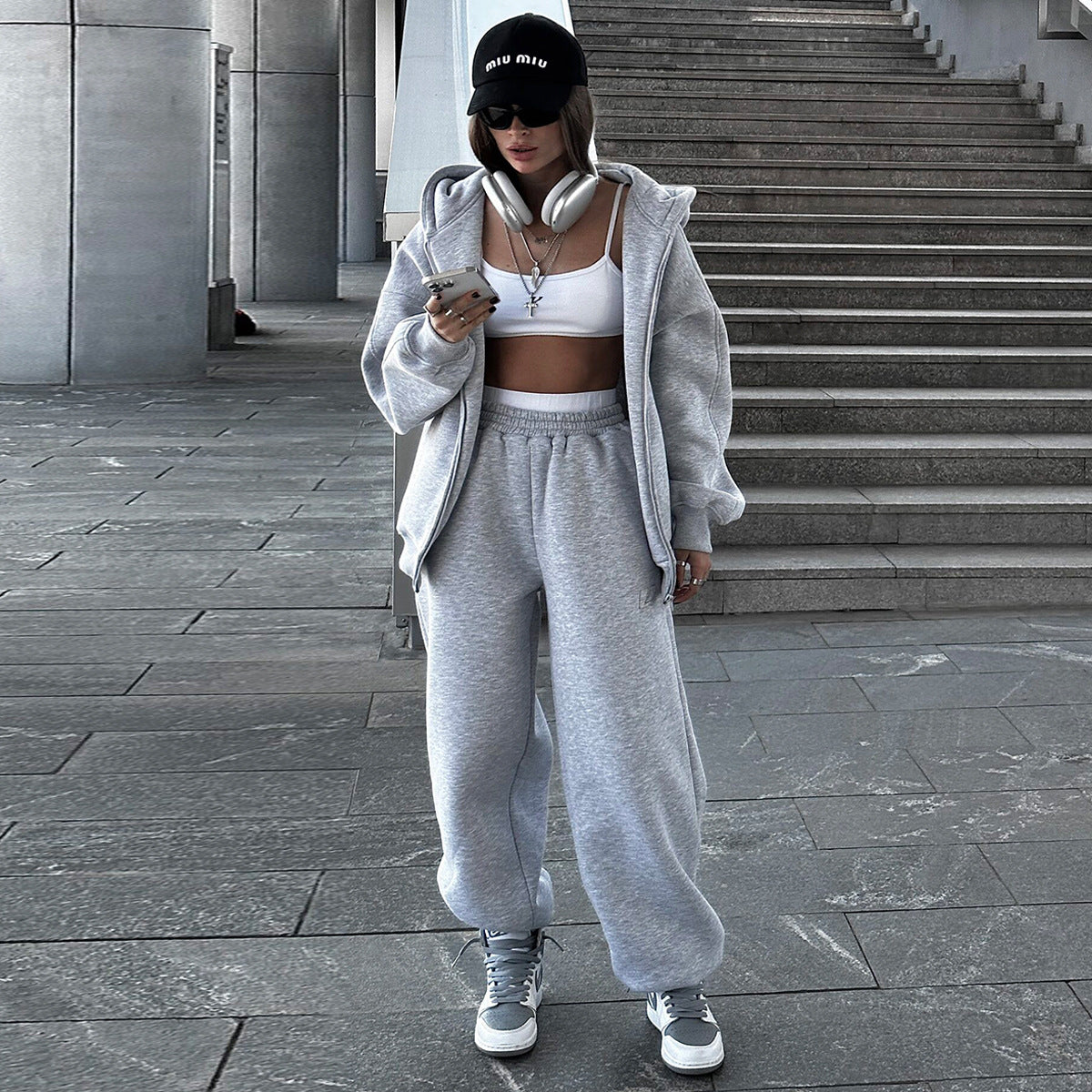 Cross-border sweater cardigan set women's Europe, America   and winter new sports and leisure fleece cardigan sweater set  suits