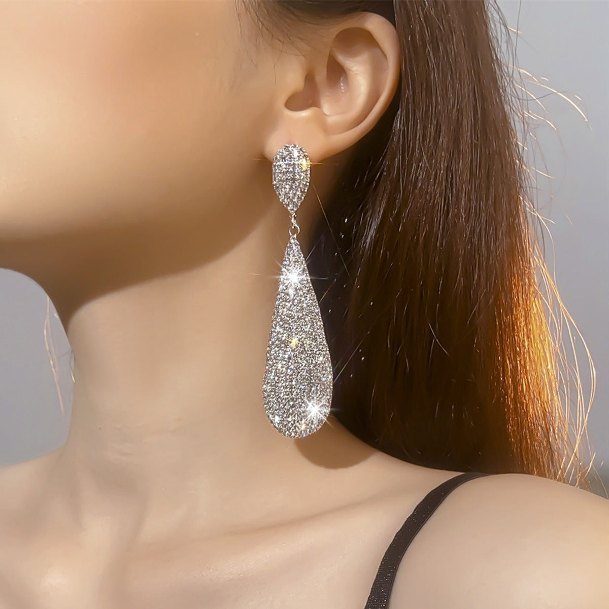 European and American catwalk performances, high-end exaggerated rhinestone long fringed earrings, flash diamond stud earrings, earrings, women's earrings