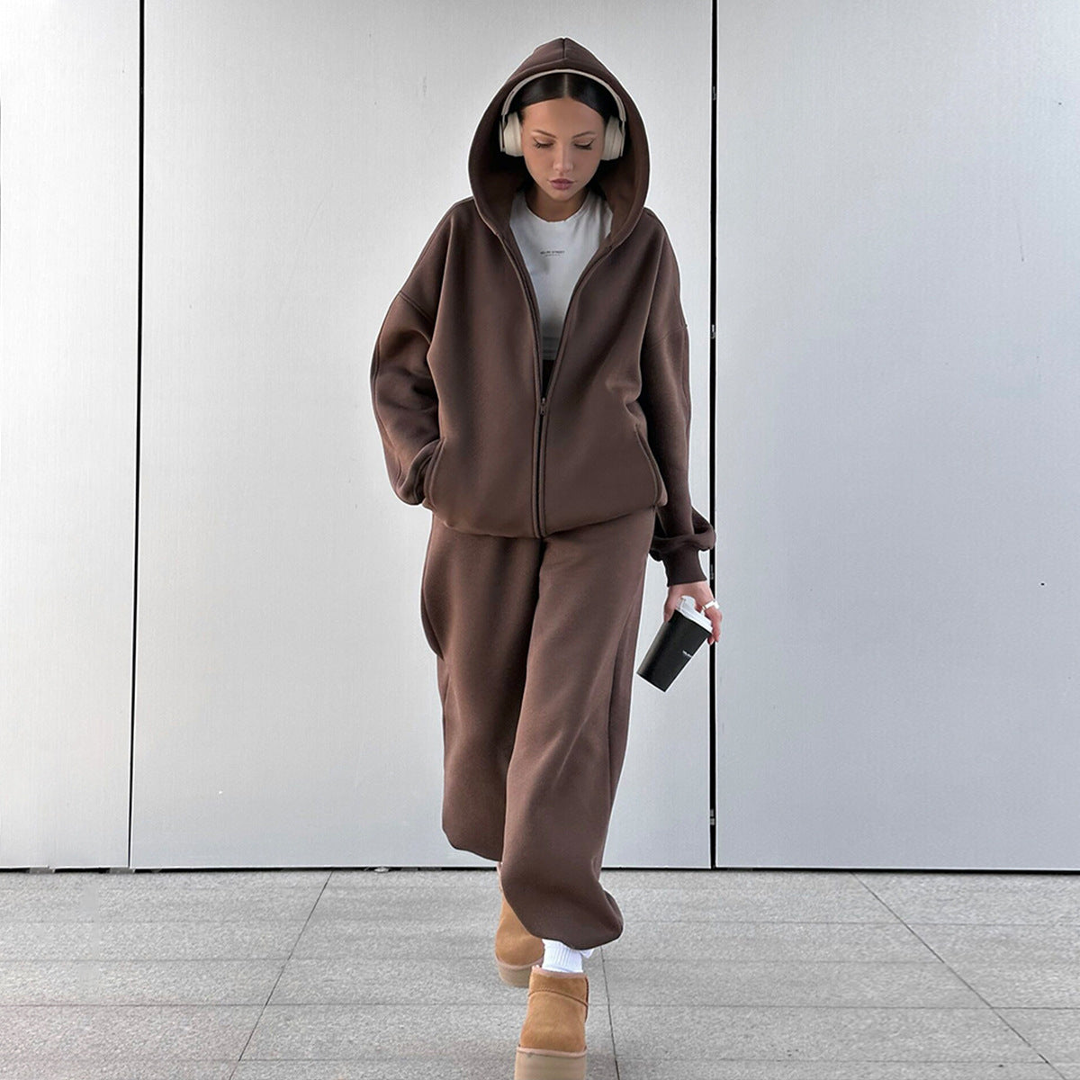 Cross-border sweater cardigan set women's Europe, America   and winter new sports and leisure fleece cardigan sweater set  suits