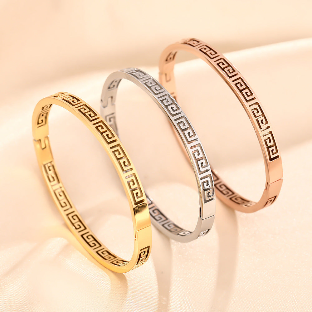 Great Wall pattern, titanium steel bracelet, female retro court style ins niche design, light luxury, high-end design, new jewelry