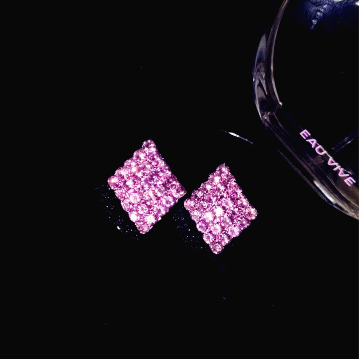 European and American simple and versatile small face full of diamonds geometric rhombus stud earrings women, high-end sense niche design temperament earrings