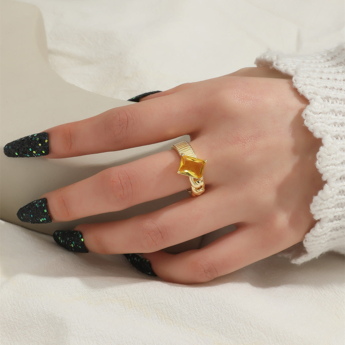 Exaggerated fashion geometric ring women, temperament light luxury opening adjustable rings jewelry
