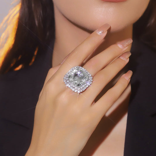 Europe, America, high-end shiny rhinestone rings women, geometric design square crystal ring ring ring