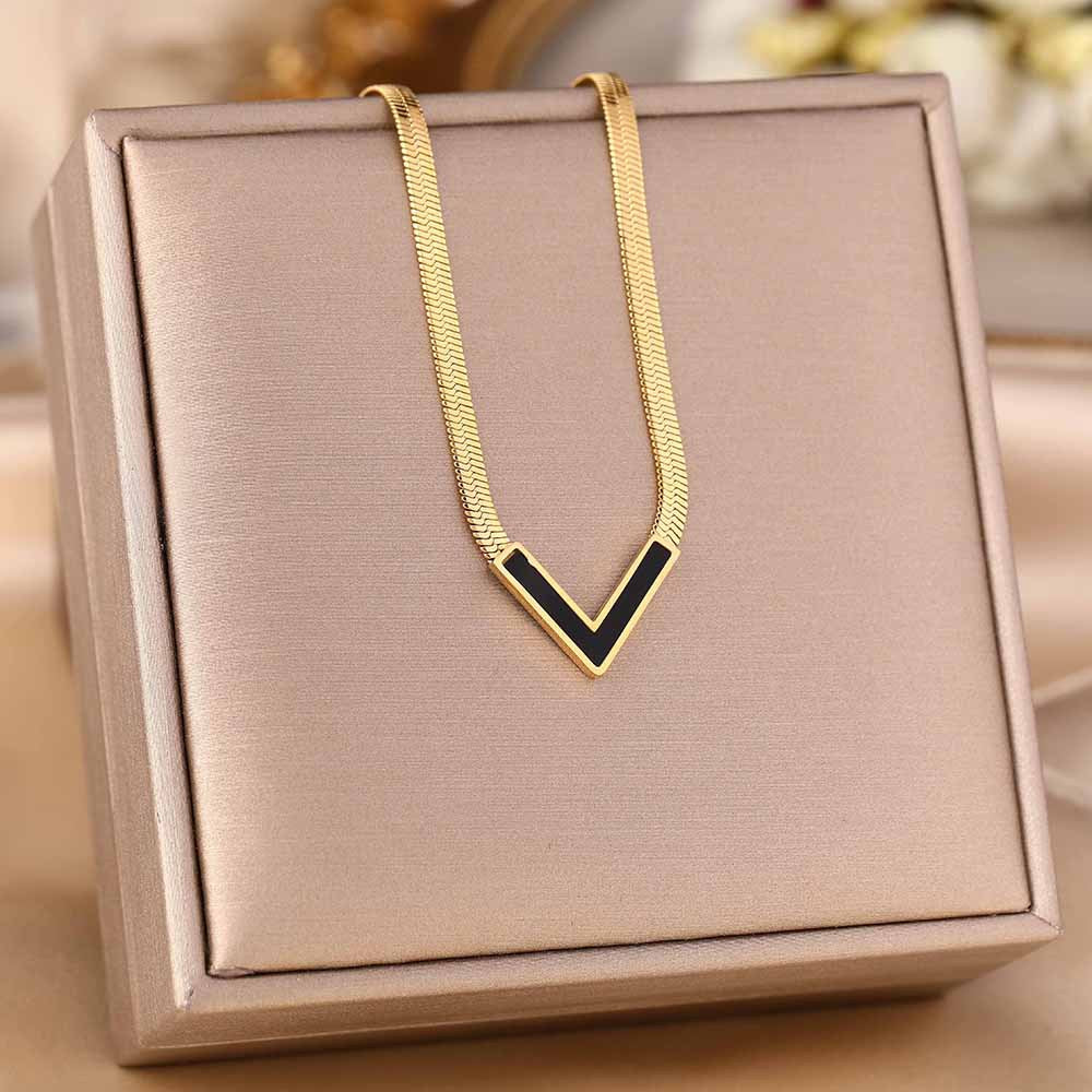 Hot-selling titanium steel necklace women's light luxury high-end sense V-shaped flat snake chain retro personalized jewelry does not fade