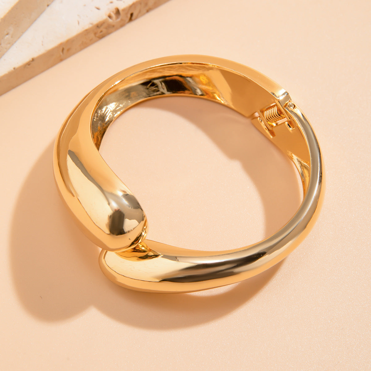 European and American jewelry, design sense exaggerated smooth surface high sense square notch irregular bracelet bracelet