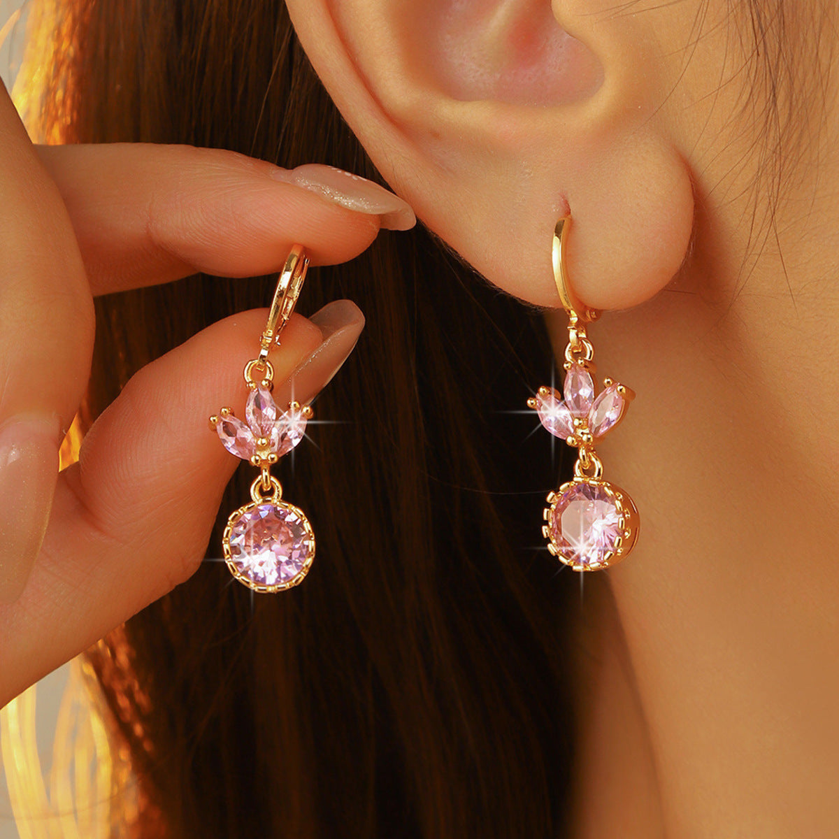 Choka, European and American, high-end luxury long ear buckles, fashionable pink zircon earrings, versatile copper ear jewelry.