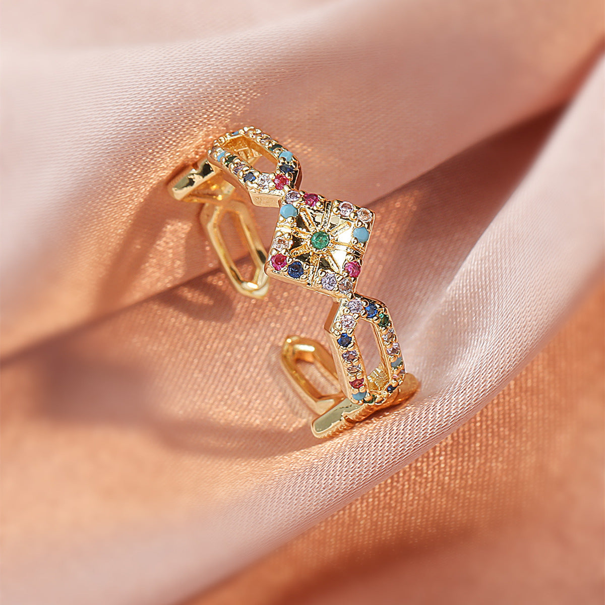 Light luxury design living mouth diamond set gemstone women's rings, temperament serpentine zir*****pening women's ring hand jewelry