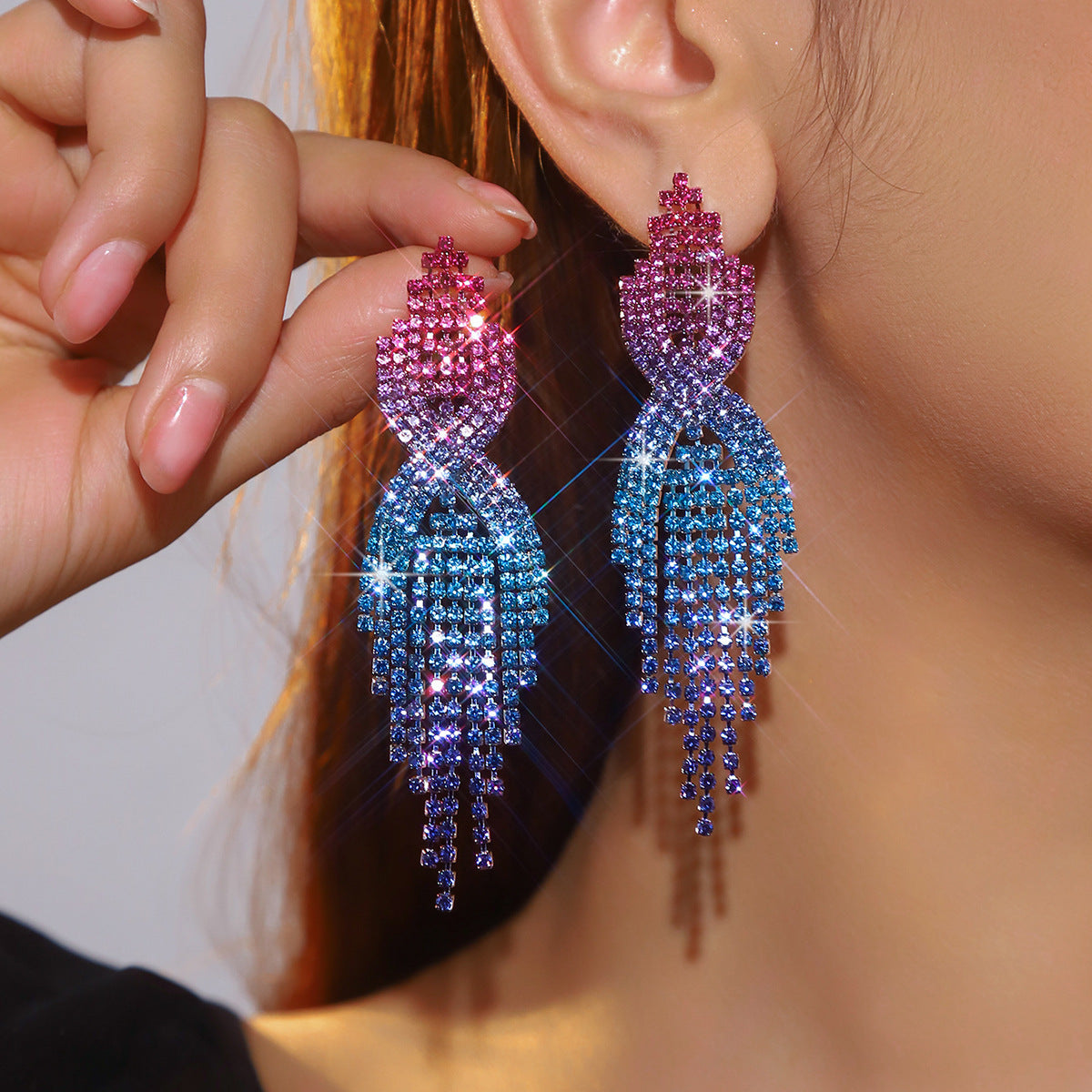 New trendy earrings, European and American personality, exaggerated temperament, super flash full diamond, super flash fringed long earrings for women