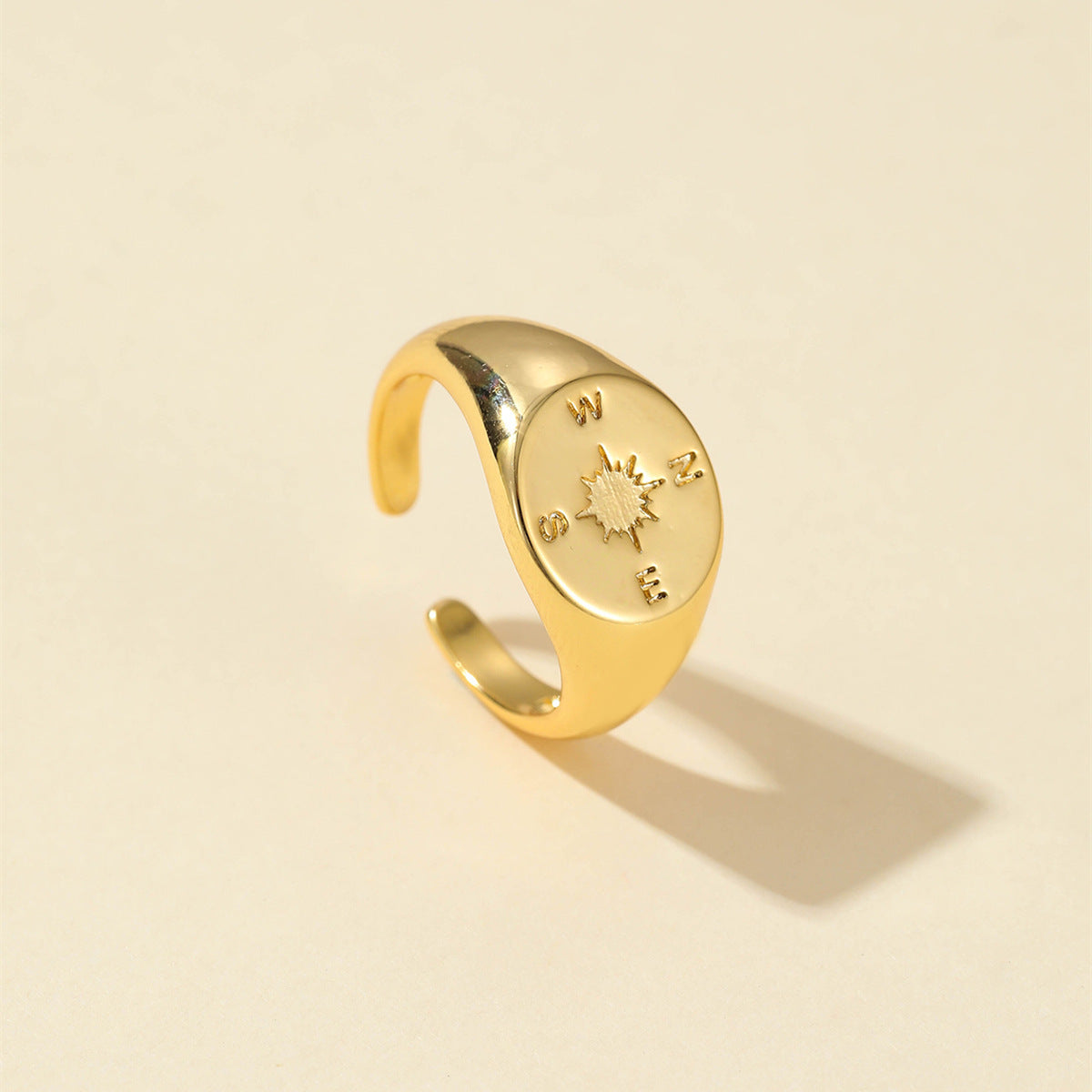 European and American rings ins cold wind niche design sense emerald inlaid stone retro personality women's tide exaggerated tide rings