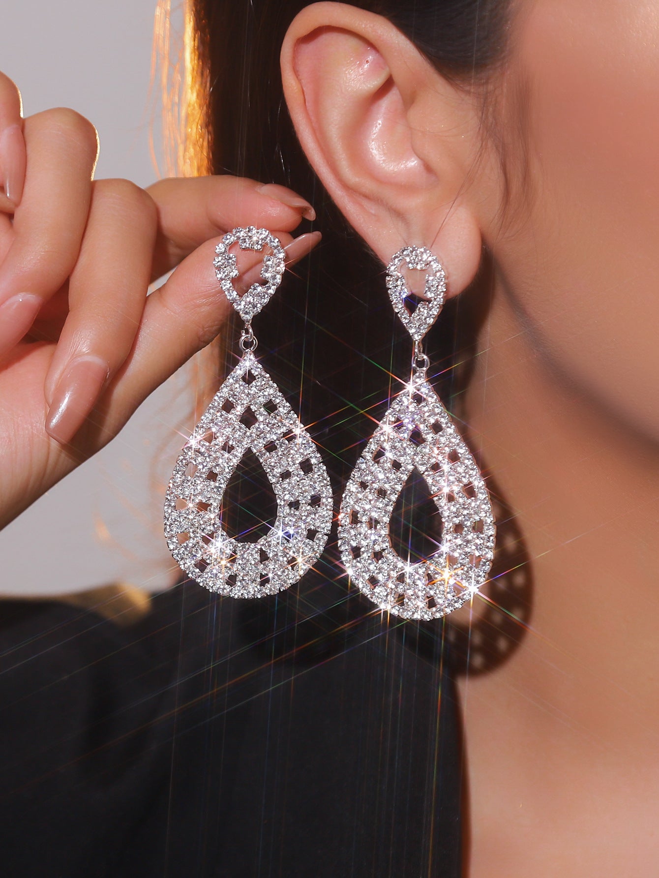 European and American catwalk performances, high-end exaggerated rhinestone long fringed earrings, flash diamond stud earrings, earrings, women's earrings