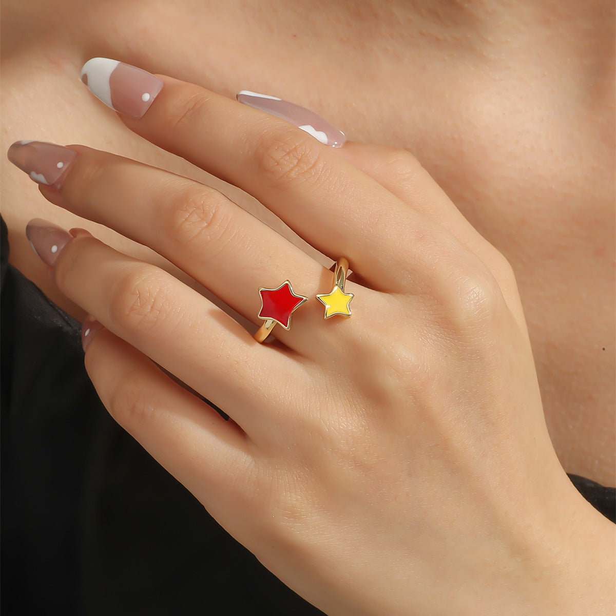 Light luxury design living mouth diamond set gemstone women's rings, temperament serpentine zir*****pening women's ring hand jewelry