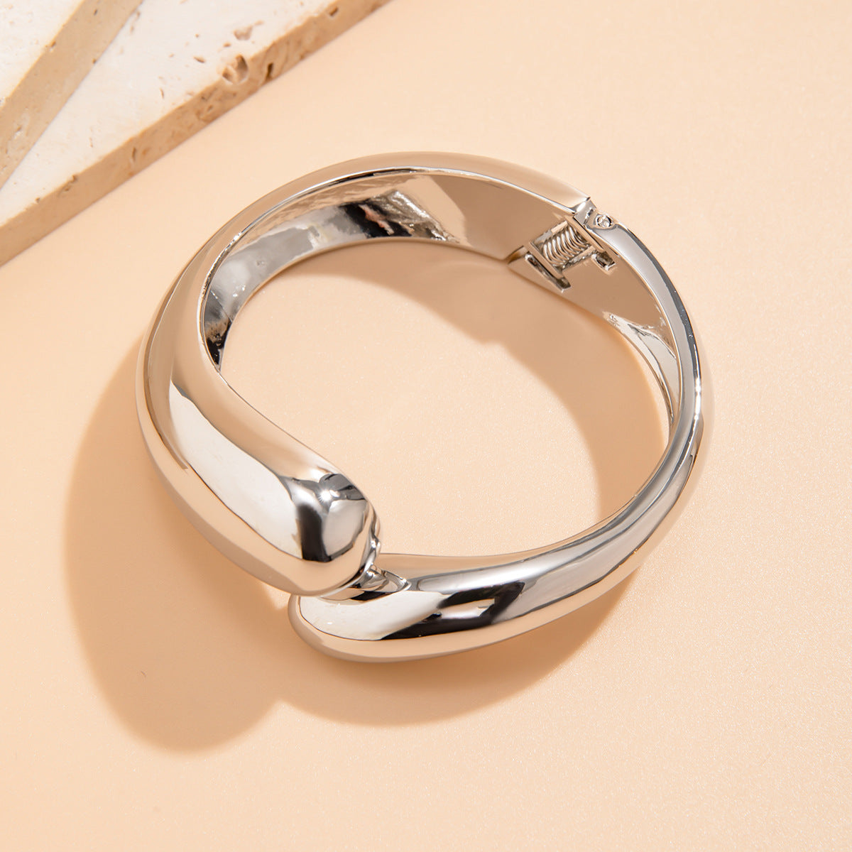 European and American jewelry, design sense exaggerated smooth surface high sense square notch irregular bracelet bracelet