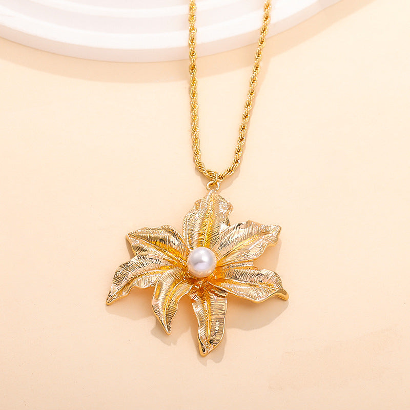European and American new fashion creative fashionable holiday style metal flower pendant flower core women's high-end necklace women