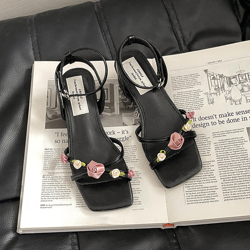 French beautiful sandals woman 2025 summer new fairy style flower square head thick heel Roman sandals beach shoes woman
