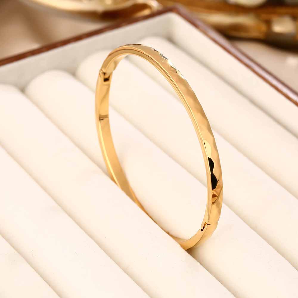 Japanese and Korean temperament turtle face imitation diamond section titanium steel bracelet female hipster personality curved multi-rhombus refractive surface jewelry