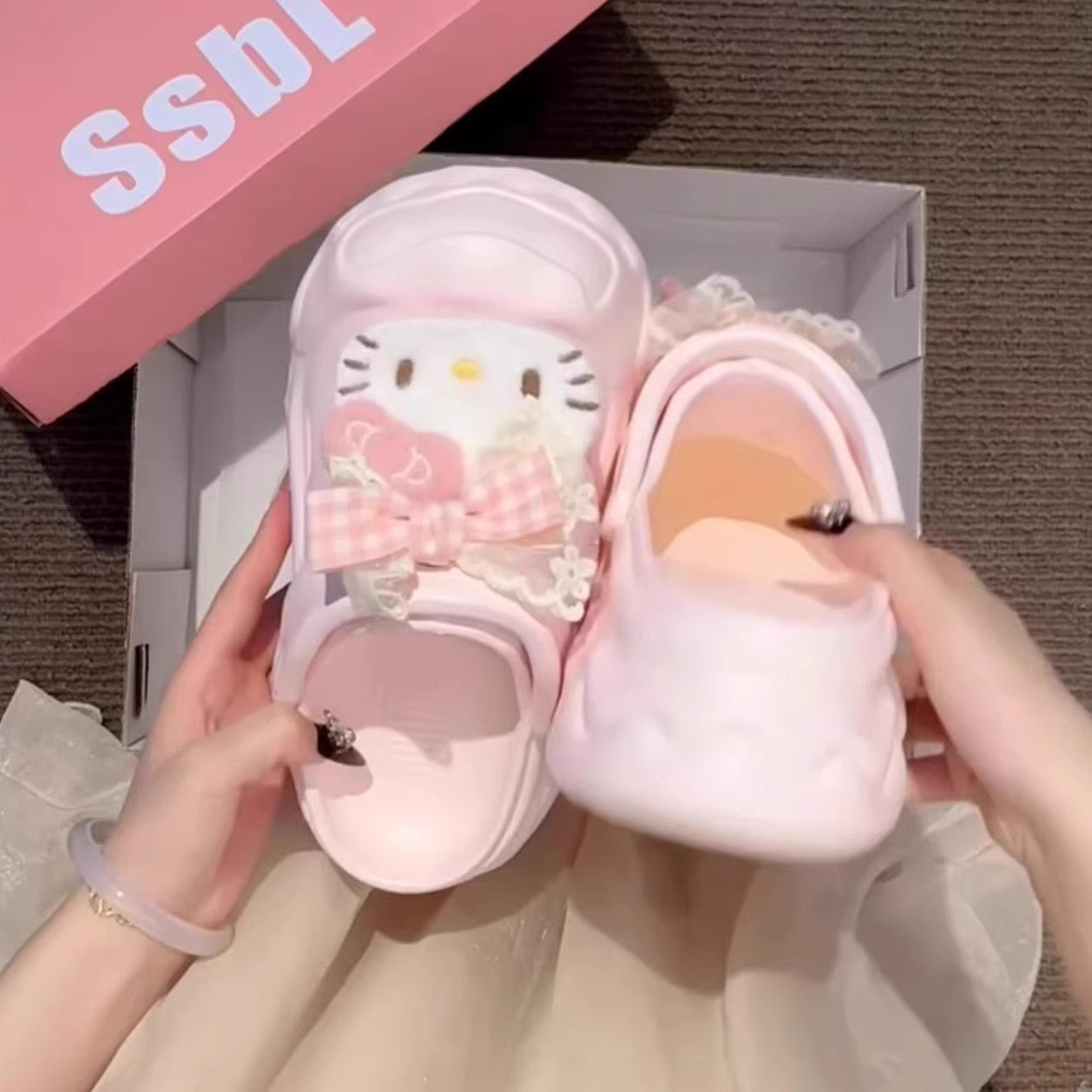 Cartoon cute kt cat casual hole shoes women wear thick soles to increase height in summer indoor beach bag head cool slippers
