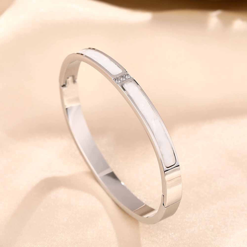 hot-selling temperament zirconium diamond fritillary surface titanium steel bracelet women's light luxury versatile rose gold non-fading bracelet