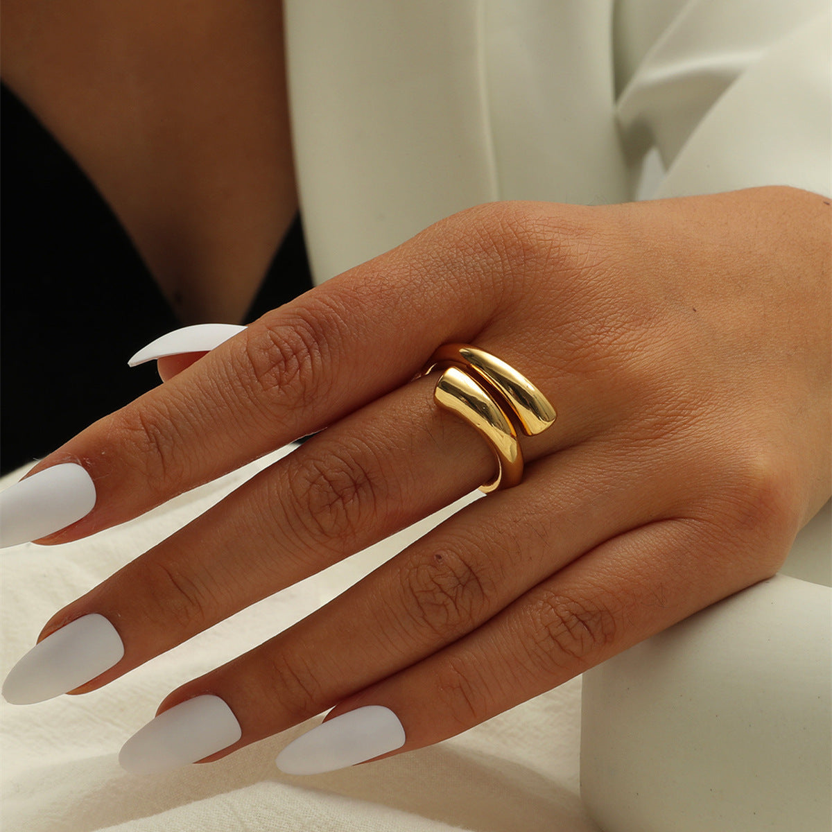 Brass gold plated ins simple Internet celebrity temperament gold glossy circle ring cross wound open rings wholesale