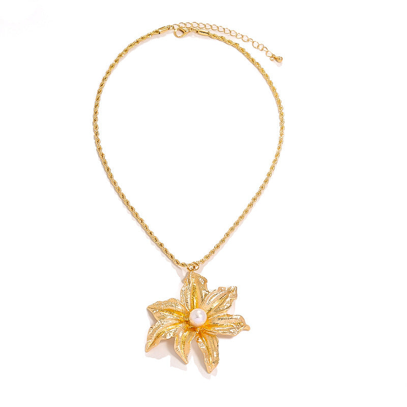 European and American new fashion creative fashionable holiday style metal flower pendant flower core women's high-end necklace women