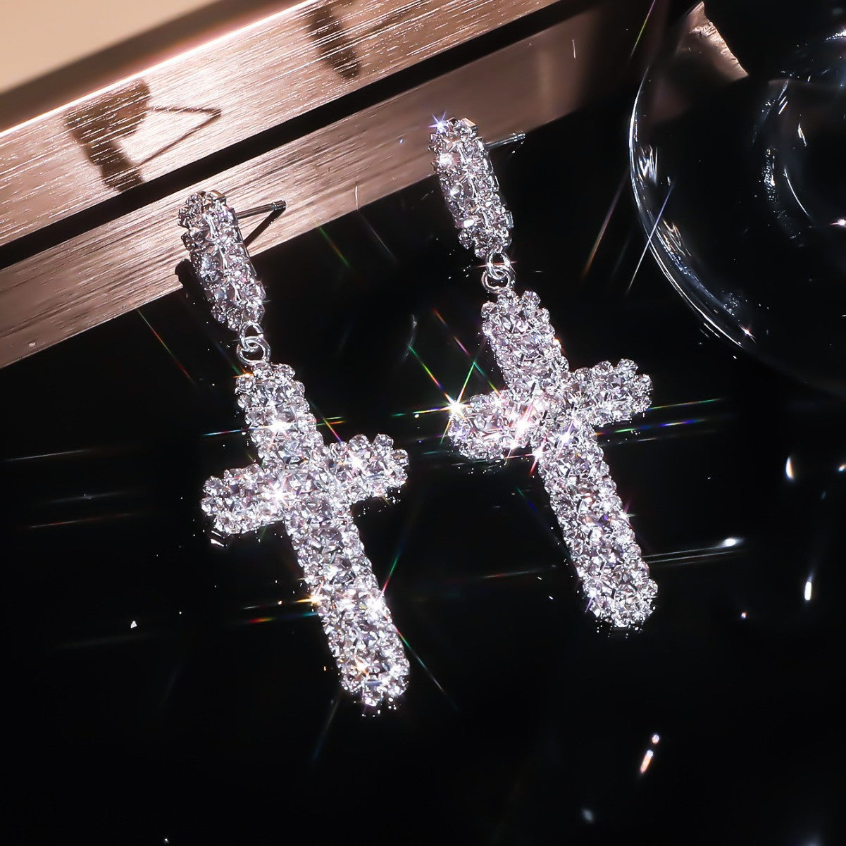 High-end shiny crystal cross earrings for women,  temperament versatile stud earrings, copper earrings.