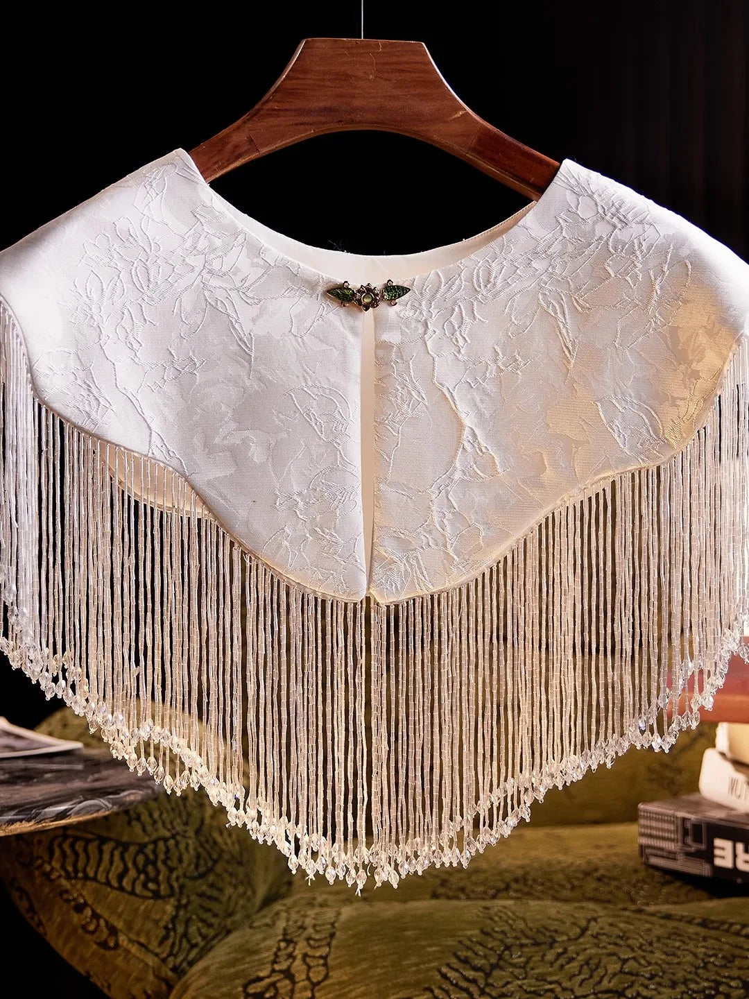Women's Vintage Embroidery Jacquard White Tassel Pashmina Female Autumn Winter Chinese Style Show Shawl Cloak Collar scarf
