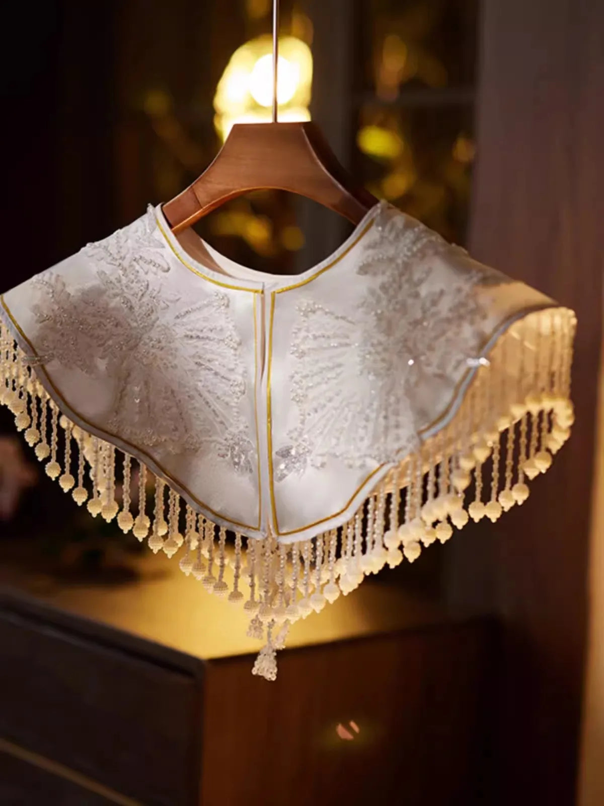 Women's Spring Summer Embroidery Luxury Beaded Tassel Pashmina Female Autumn Winter Chinese Vintage Lace White Shawl Cloak R910