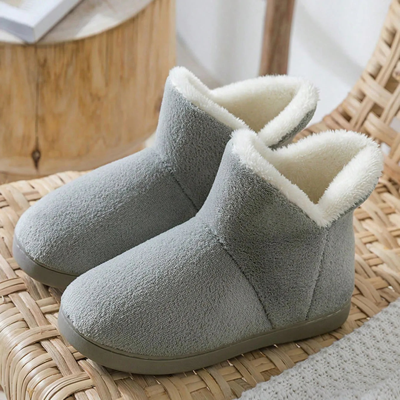 Manufacturer   2025 Winter Warm Shoes Woman Men Indoor Slippers Soft Plus Couples Home Floor Snow Boots Anti-slip Female House Footwear   boots