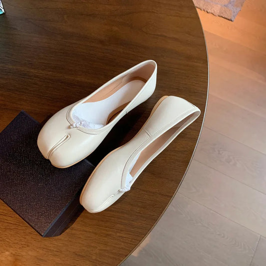 Manufacturer   Retro Grape Mom Split Toe round Head Flat Bottom Single Shoes Quick Delivery Leather Upgraded Stitching Decorative Belt   Pumps