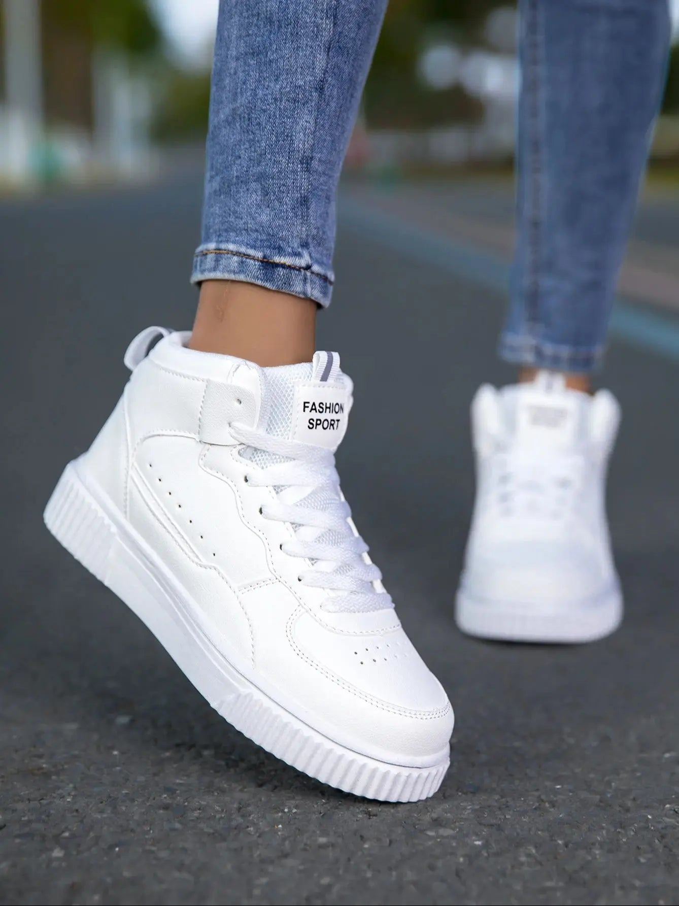 Manufacturer   New Men's Casual Leather Shoes, Trendy Breathable Versatile Sports White Sneakers with Leather Surface    Sneakers