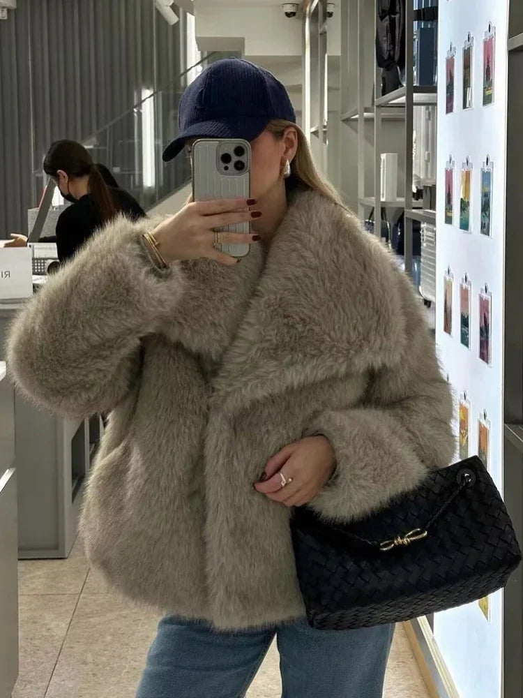 Woman Autumn Winter Faux Fur Coat Plush Fluffy Women's Jacket New in Outerwears White Red Gray Black Wool Blends Coats