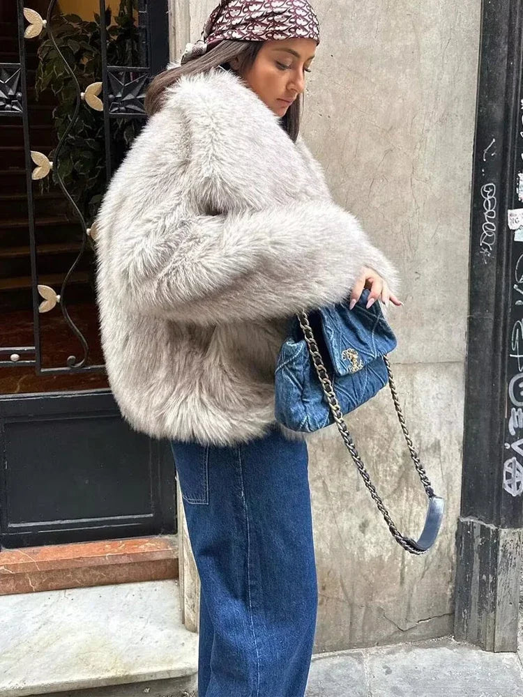 Woman Autumn Winter Faux Fur Coat Plush Fluffy Women's Jacket New in Outerwears White Red Gray Black Wool Blends Coats